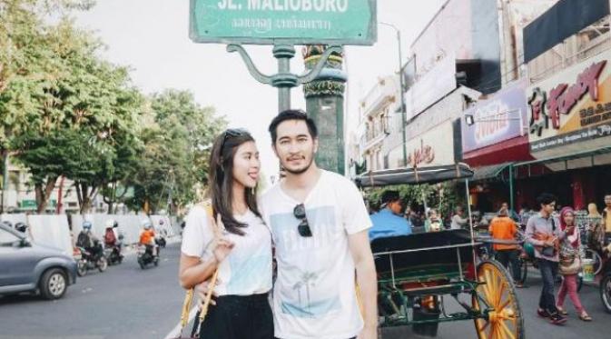 Syahnaz Sadiqah dan Jeje Govinda di Yogyakarta. (Instagram - @syahnazs)