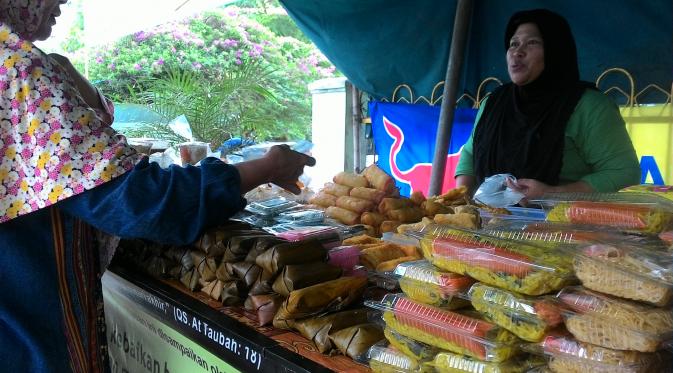 Penjual takjil di Jalan Malabar, Kota Bogor (Achmad Sudarno/Liputan6.com)