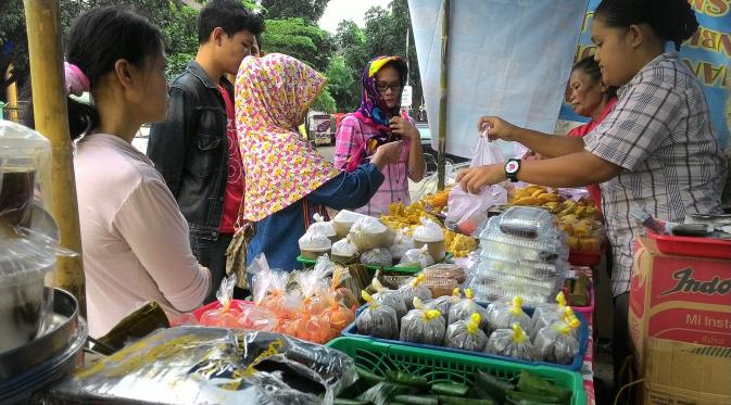 Penjual Takjil di Jalan Ahmad Sobana, Perum Bantarjati, Kota Bogor (Achmad Sudarno/Liputan6.com)