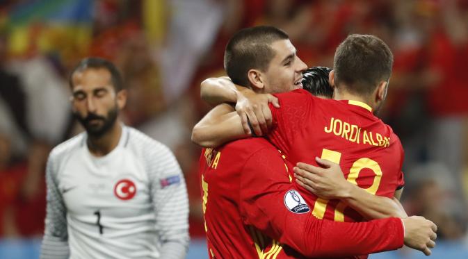 Spanyol vs Turki (Reuters/Yves Herman)
