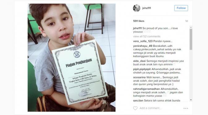 Putra Jane Shalimar, Muhammad Zarno dapat penghargaan sebagai penghafal Hadis [foto: instagram/jsha111]