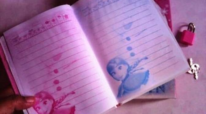 Buku diary, tempat curhat generasi 90-an. (Via: skoolpen.blogspot.com)