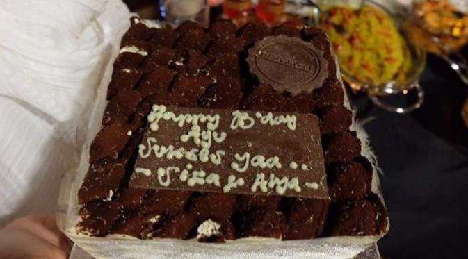 Kue ulang tahun Ayu Ting Ting [foto: instagram/ayutingting92]