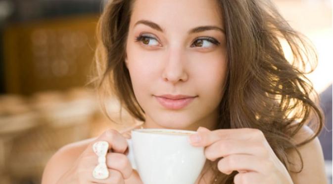 Orang yang rutin meminum kopi akan merasakan tubuh dan perasaannya membaik dalam dua hari pertama. Sumber : solusisehatku.com