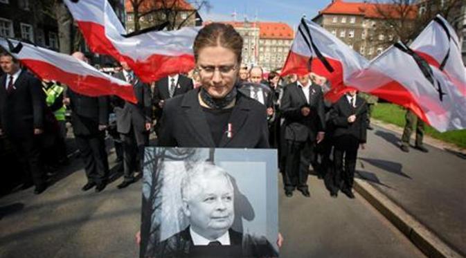 Presiden Polandia Lech Kaczynski dan istrinya Maria Kaczyńska tewas dalam kecelakaan pesawat pada 2010 (Reuters)