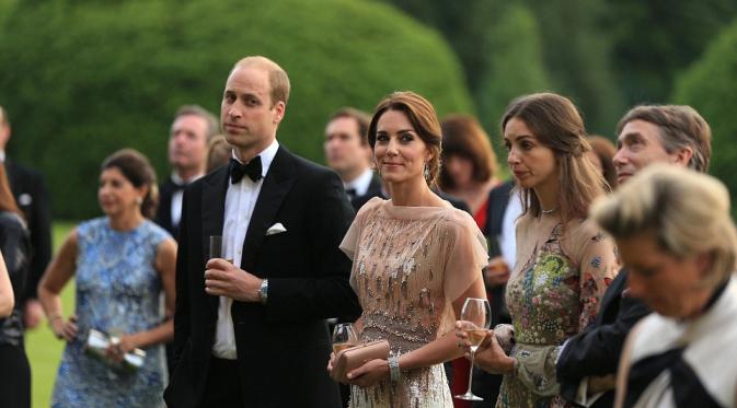 Rabu malam kemarin, Pangeran William dan Kate Middleton menghadiri gala dinner mewah di Houghton Hall. 