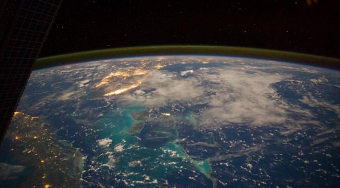 Laut Karibia dari Angkasa Luar (NASA)