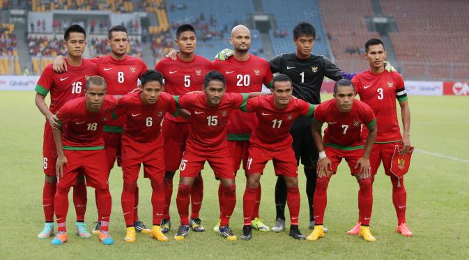 Timnas Indonesia pada 2014. Berapa banyak dari mereka yang masih akan memperkuat Tim Garuda di Piala AFF 2016? (Bola.com/Nicklas Hanoatubun)