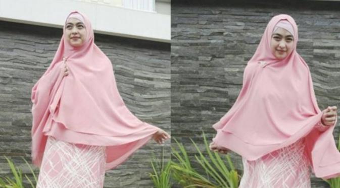  Gambar  Wanita  Pakai Hijab Syari  Style Fashion Muslimah