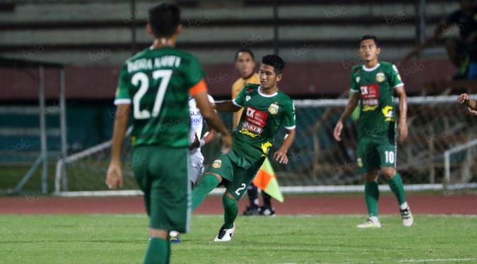 Putu Gede Juni Antara yakin Bhayangkara Surabaya United bisa mengalahkan Perseru. (Bola.com/Nicklas Hanoatubun)