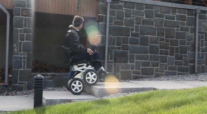 65 Koleksi Gambar Orang Cacat Pakai Kursi Roda HD Terbaru
