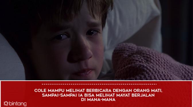 Cole Sear (Haley Joel Osment) dalam film The Sixth Sense. (Foto: via chinomatography.wordpress.com, Desain: Muhammad Iqbal Nurfajri/Bintang.com)