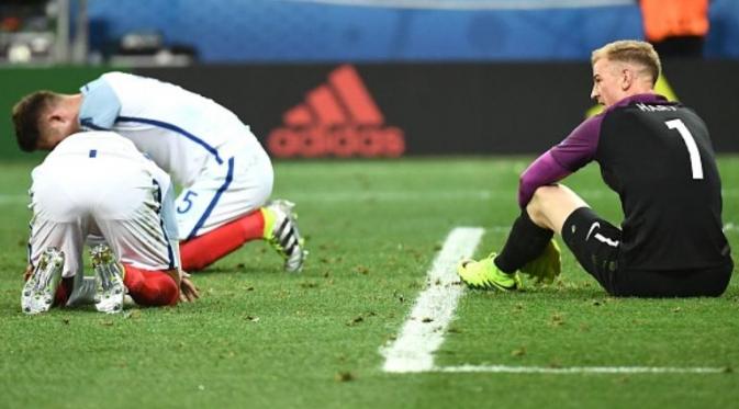 Tim nasional Inggris tersingkir dari Piala Eropa 2016 setelah kalah 1-2 dari Islandia, Senin (27/6/2016). (AFP/Anne-Christine Poujoulat)