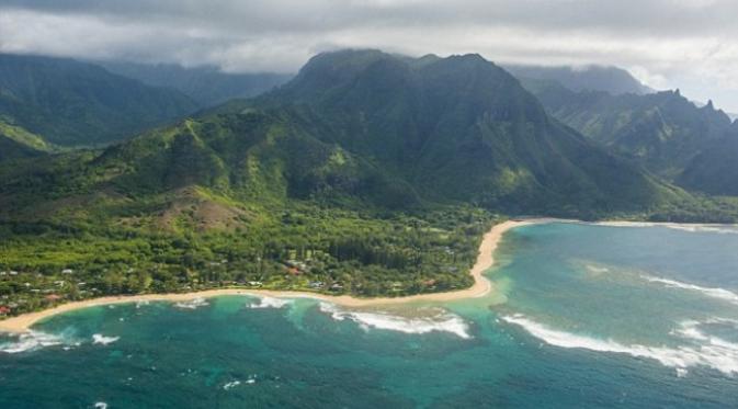 Sebuah pemandangan di Pantai Utara Hawaii yang bakal tertutupi jika Zuck membangun pagar (Sumber: Daily Mail)