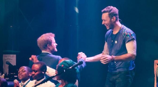 Pangeran Harry saat manggung bersama Coldplay (John Nguyen/Telegraph)