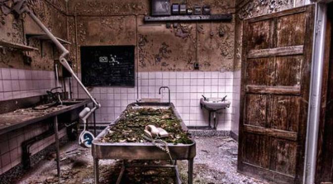 Ada cerita-cerita menyeramkan terkait dengan rumah duka dan krematorium yang dilakukan justru oleh mereka yang masih hidup. (Sumber ilovehalloween.net)