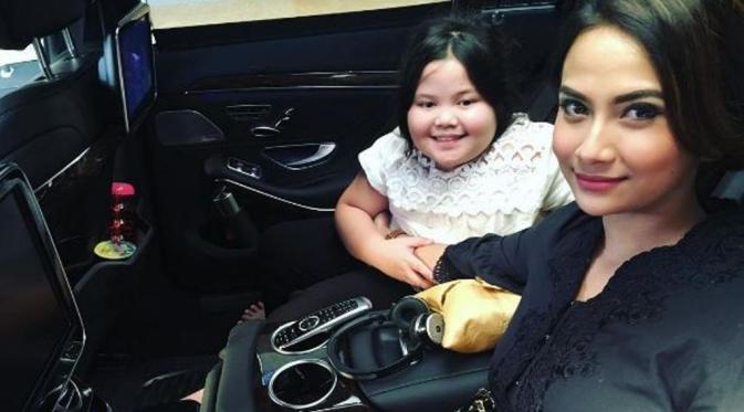 Vanessa Angel bersama anak Didi Mahardhika [foto: instagram]