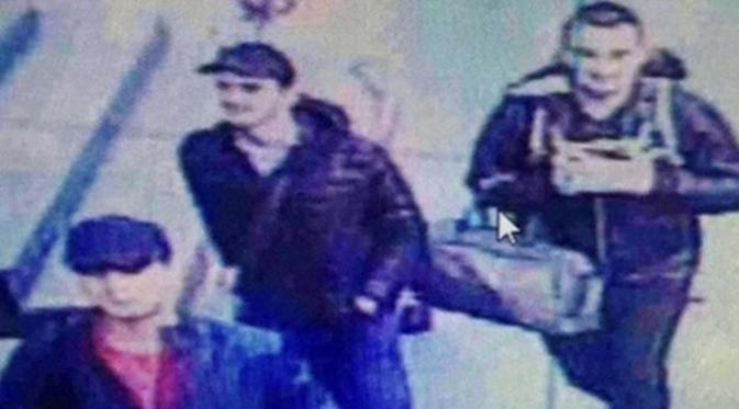 Rekaman CCTV yang menangkap rupa ketika orang tersangka pelaku teror di Bandara Ataturk, Istanbul, Selasa (28/6). (Reuters)