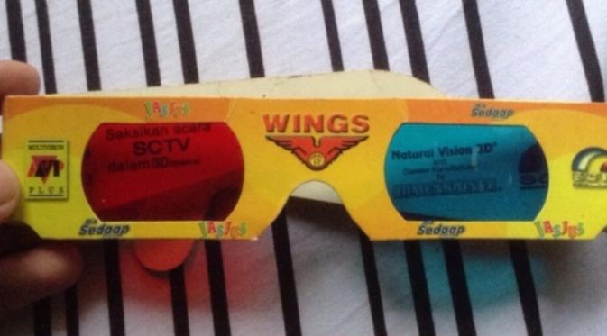 Kacamata 3D  yang hits di kalangan anak-anak 90-an pada awal 2000-an. (Via: ask.fm)