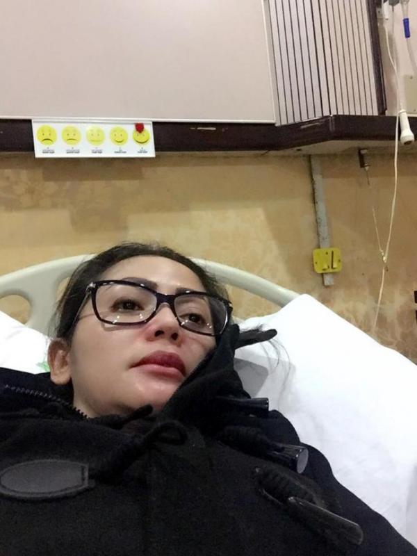 Kristina terbaring sakit akibat kelelahan di rumah sakit