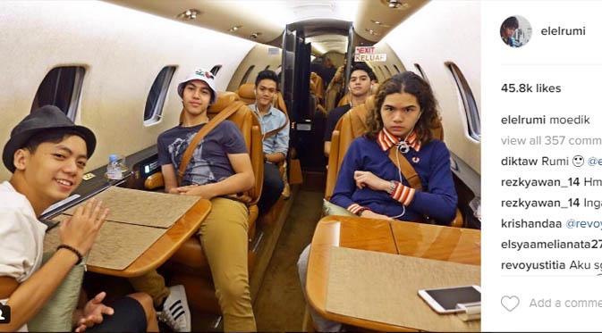 El Rumi bersama Al dan Dul di dalam pesawat jet pribadi (Instagram)