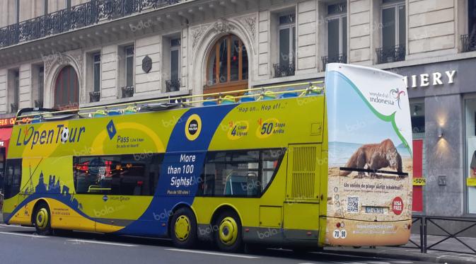 Bus City Tour di Paris yang mempromosikan pariwisata 