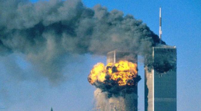 Runtuhnya Gedung Kembar WTC di New York akibat serangan pada 11 September 2001 (Reuters)