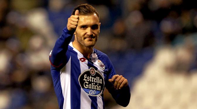 Lucas Perez (Reuters)