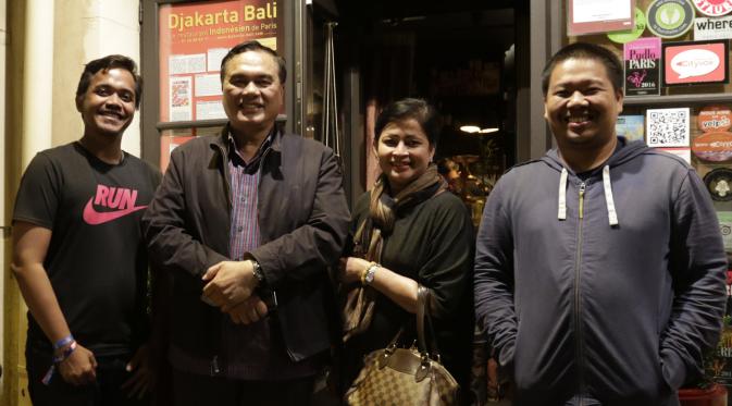 Bola.com bersama Duta Besar RI untuk Prancis, Hotmangaradja Pandjaitan dan istri, Catharina Dwi Astuti, di restoran Djakarta Bali, Paris, Prancis. (Bola.com).