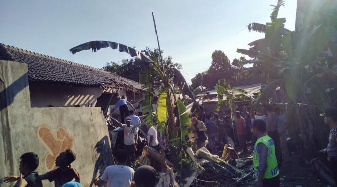 Helikopter milik TNI AD jatuh di Sleman, Yogyakarta (@JogjaUpdate)