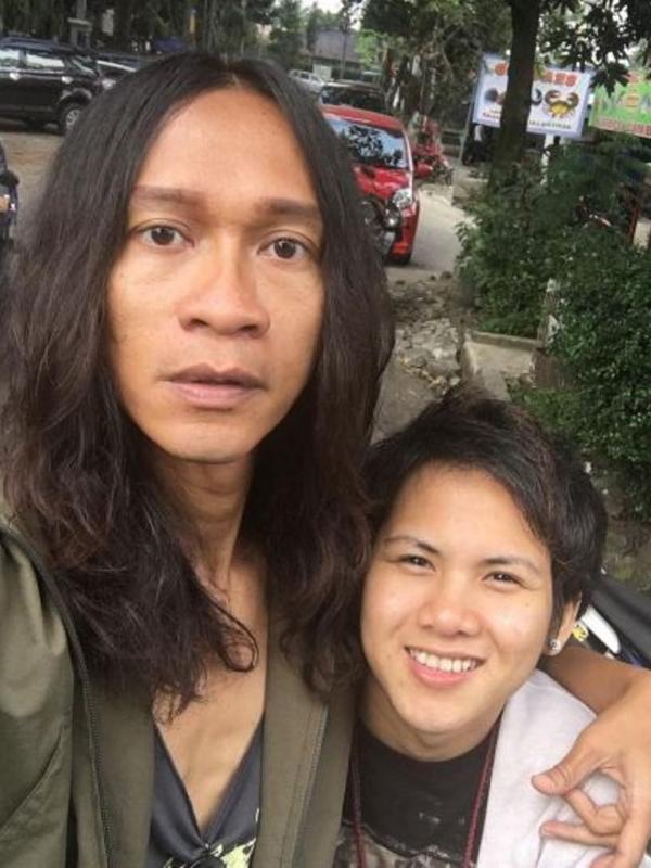 Foto Aming dan istri yang menjadi perdebatan netizen di Instagram. (Instagram)