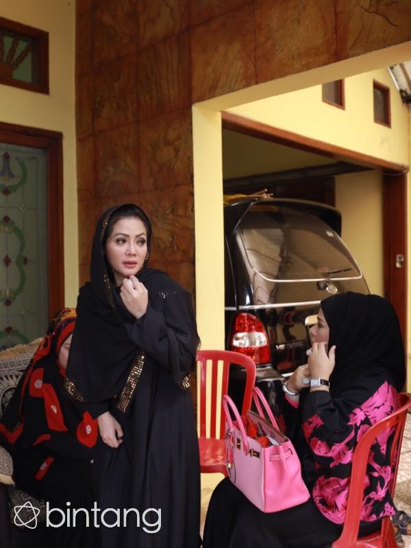 Kristina berduka atas meninggalnya ibunda tercinta (Galih W Satria/Bintang.com)