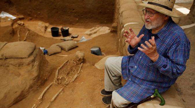 Profesor Lawrence E. Stager. Tim juga menemukan DNA pada beberapa bagian kerangka-kerangka dan berharap dapat menentukan asal usul bangsa Filistin kuno. (Sumber Reuters)