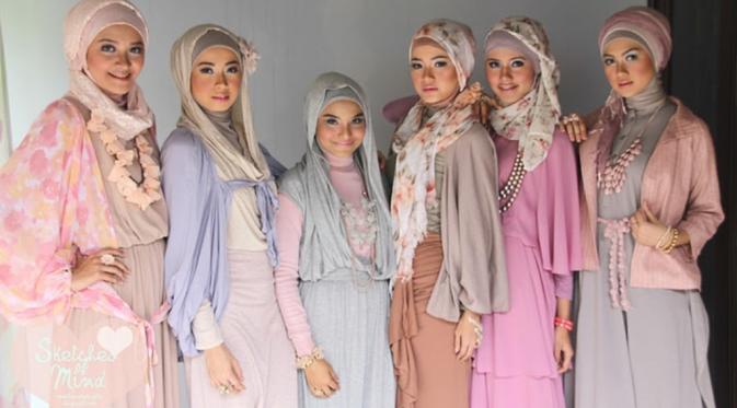 Hijab dengan outfit pastel. (via: loperonline.com)