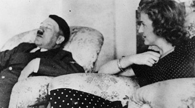 Eva Braun dan Adolf Hitler (The Telegraph)