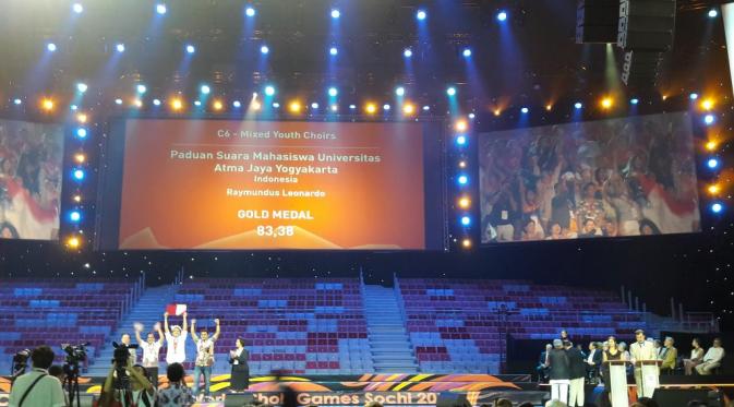 Tim paduan suara Universitas Atma Jaya Yogyakarta meraih tiga medali; 2 medali emas dan satu medali perak dalam World Choir Games (WCG) yang diselenggarakan di Sochi, Rusia. (uajy.ac.id)