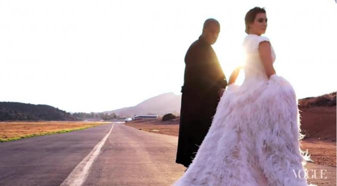 Kim Kardashian dan Kanye West (Vogue)