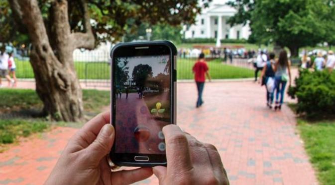 Pemain Pokemon Go mencari monster di dekat Gedung Putih (AFP)
