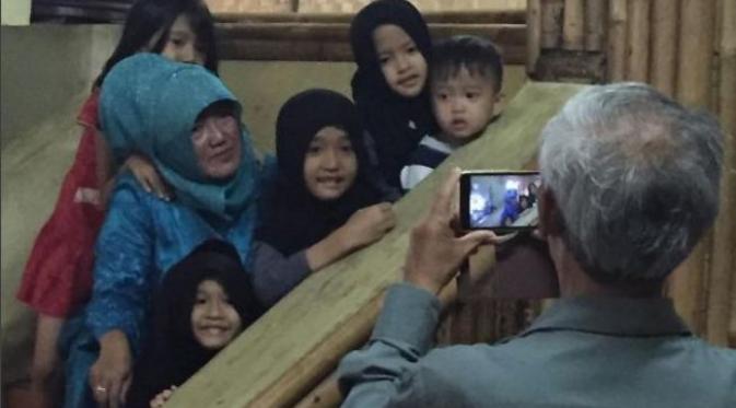 Anak-anak Irfan Hakim di sebuah rumah makan Bandung. (Instagram - @irfanhakim75)