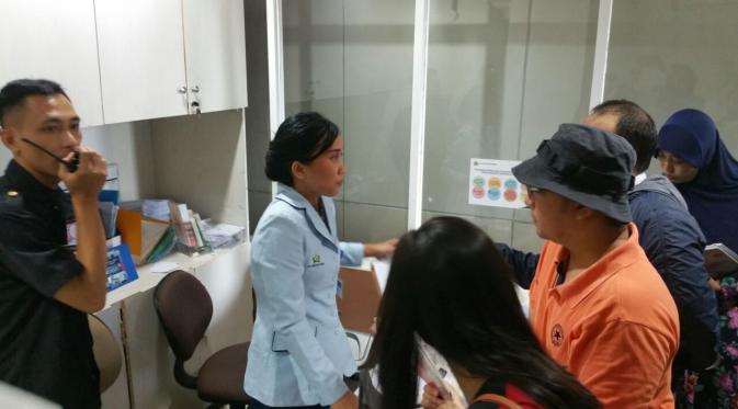 Orangtua pasien vaksin palsu kembali datangi RS Harapan Bunda, Kramatjati, Jaktim (Liputan6.com/Nanda)