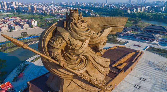 Patung Guan Yu raksasa di China. (Via: boredpanda.com)