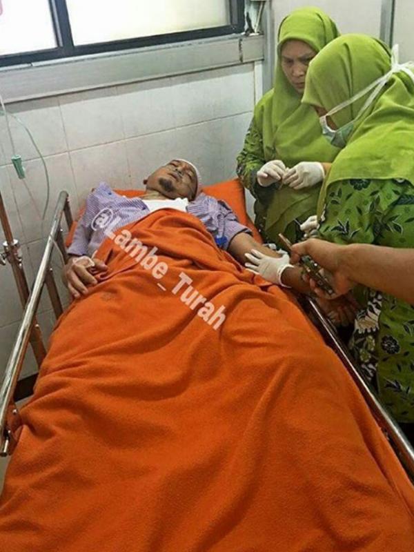 Ustaz Zacky Mirza saat dirawat di rumah sakit. (via Instagram.com)