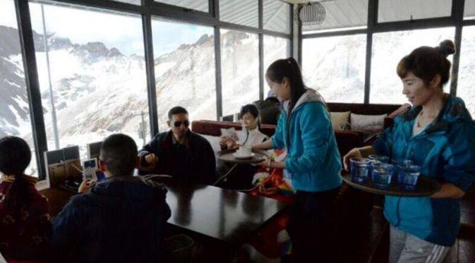 Selama musim dingin, kafe tersebut dilengkapi dengan alat pemanas ruangan yang membuat pengunjung tetap merasa nyaman (Shanghaiist.com)