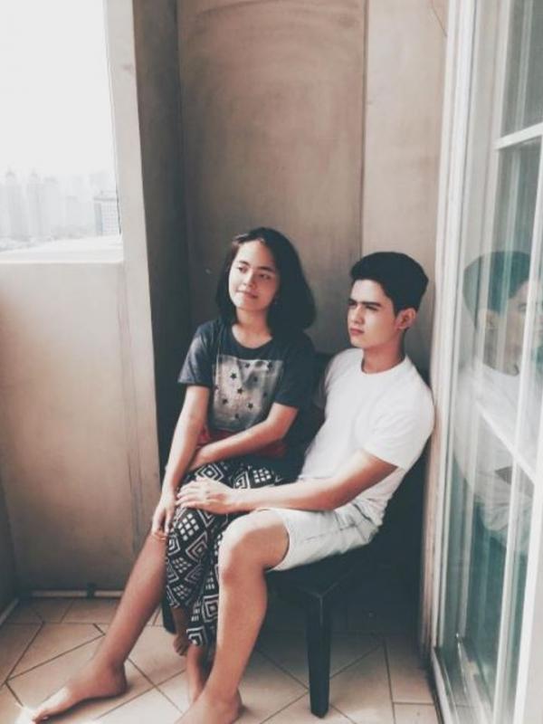 Pose Aliando dan adik yang bikin netizen iri bukan kepalang. (Instagram)