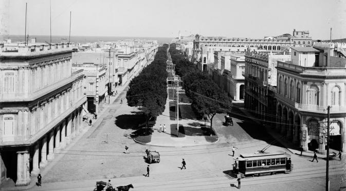Paseo del Prado, Havana, 1900. (Library of Congress)