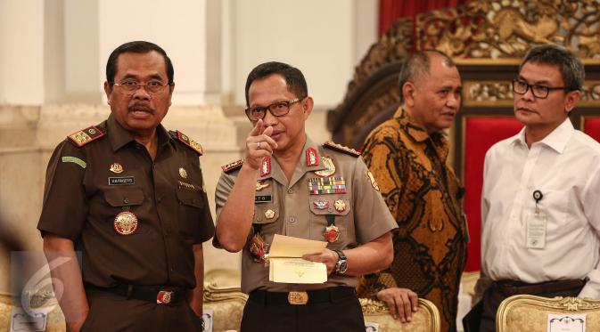Kapolri Jenderal (Pol) Tito Karnavian dan Jaksa Agung HM Prasetyo (kanan) saat menghadiri pengarahan Presiden Jokowi kepada Kapolda dan Kepala Kejaksaan Tinggi (Kajati) se-Indonesia, di Istana Negara, Jakarta, Selasa (18/7). (Liputan6.com/Faizal Fanani)