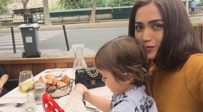 Jessica Iskandara merayakan ulang tahun anaknya yang kedua di Prancis (Instagram/@inijedar)