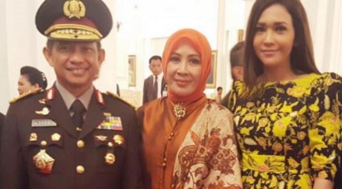 Maia Estianty saat foto bersama dengan Kapolri dan istri di Istana Negara (Instagram/@maiaestiantyreal)