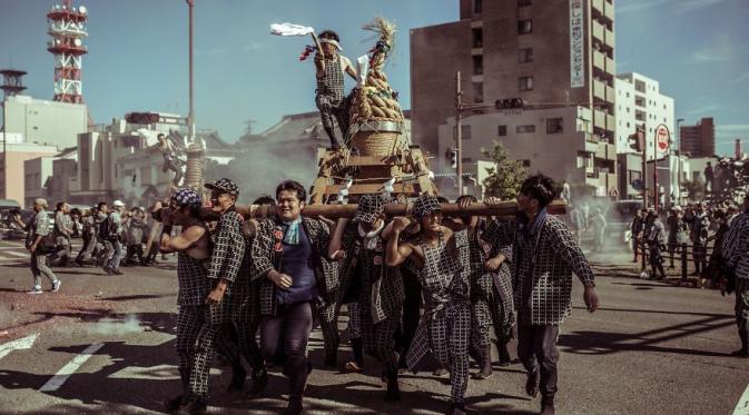 Festival Kembang Api Tradisional di Jepang. (​Hidenobu Suzuki/Bored Panda)