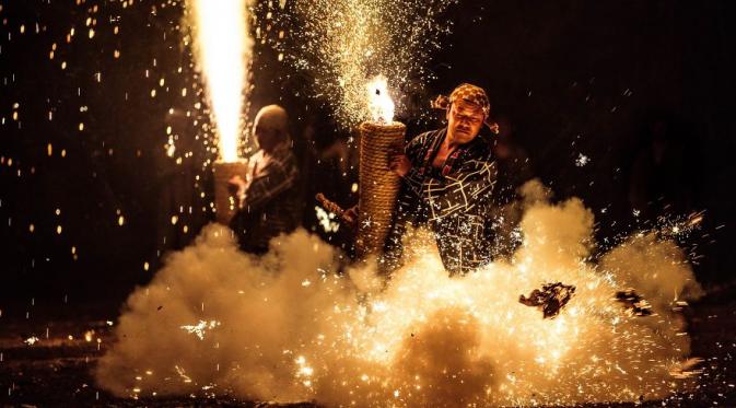 Festival Kembang Api Tradisional di Jepang. (​Hidenobu Suzuki/Bored Panda)